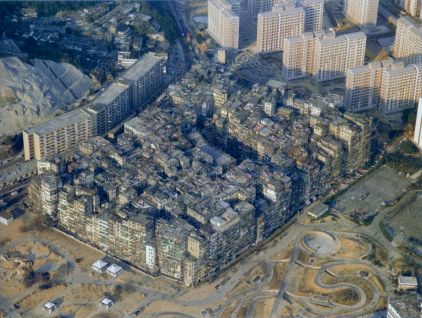 An aerial photo of Kowloon Walled City in 1989. The design is visibly similar to the Noobslum.
